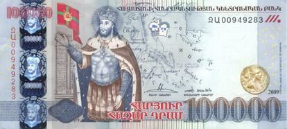 Billete de 100.000 dram de Armenia. Una figura de Tadeo de Edesa ilustra este papel moneda de la ex república soviética en su billete de más alta denominación, que equivale a 183,224 euros. El Banco Central de Armenia emitió este papel en 2012 para conmemorar la adopción del cristianismo.