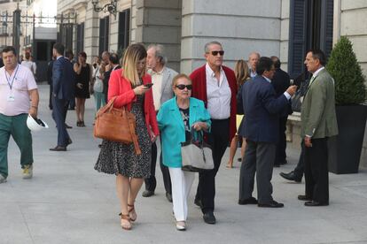 Anita Molina, de 98 años, represaliada en Jaén durante el franquismo, a su salida de la sesión del Congreso en la que se ha aprobado la exhumación de los restos de Franco.