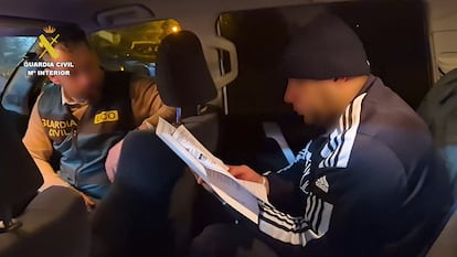 Abdennour El Hichou, el último tripulante de la narcolancha que mató a dos guardias civiles en Barbate, tras su detención en la madrugada del pasado domingo, en una imagen facilitada por la Guardia Civil.