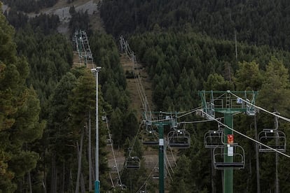 Las pistas de esquí de La Masella (Girona), sin nieve.