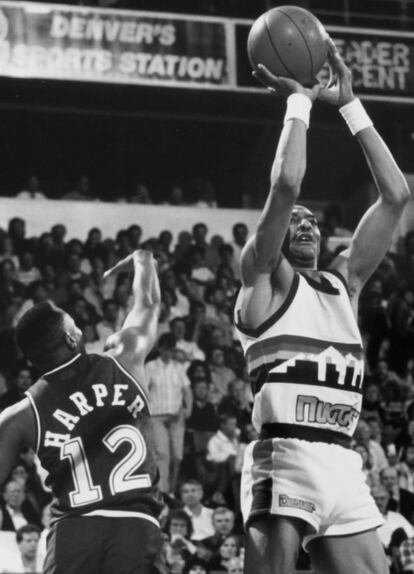 Alex English (17º en la lista de anotadores con 25.613 puntos), con los Denver Nuggets en 1983.