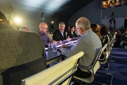 In the engine room of EL PAÍS: this is how the first page is decided | 50th Anniversary