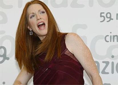 Julianne Moore, durante la presentación de <b></b><i>Lejos del paraíso</i> en Venecia.