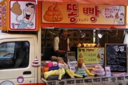 Puesto de comida callejera en el barrio de Shin Okubo, la 'koreantown' de Tokio.