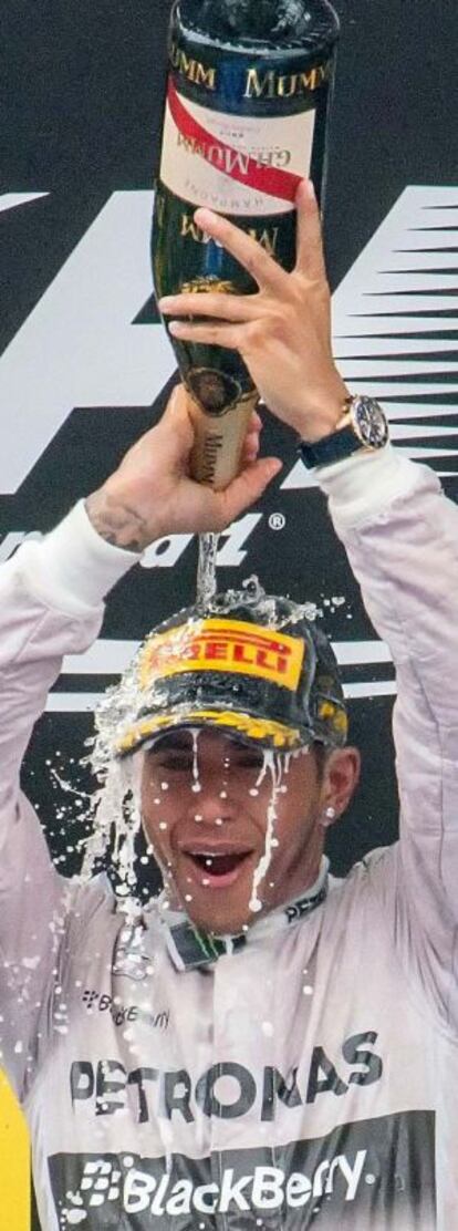 Hamilton celebra la victoria del GP de España.