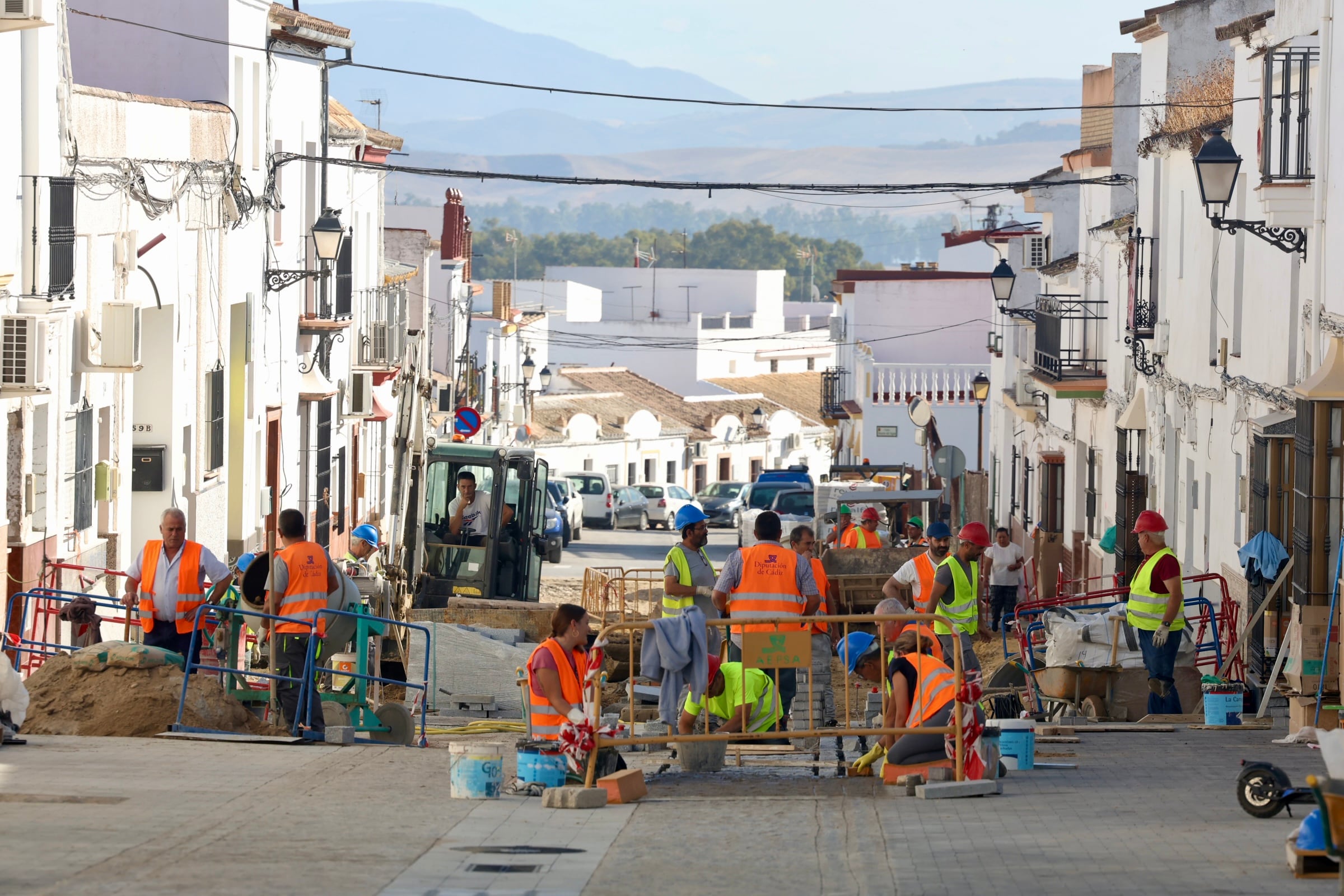 Trabajadores en Bornos (Cádiz), el 23 de octubre.