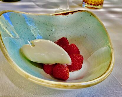 Fresas de La Huerta de Carabaña con helado.