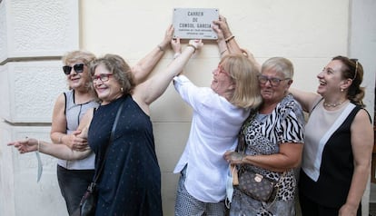 Esta semana se han entregado los premios, una placa de calle con su nombre, a los mejores vecinos de Barcelona y Madrid