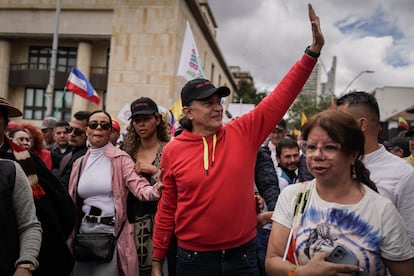 El director del departamento de Prosperidad Social, Gustavo Bolívar, también se sumó a la marcha.