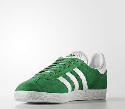 Adidas ha actualizado la versión clásica de las emblemáticas zapatillas Gazelle. Precio: 85 euros.