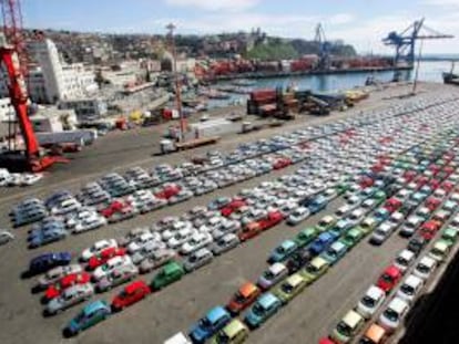 Vista de una zona de descargue del puerto de Valparaíso, a 120 kilómetros al noroeste de Santiago. EFE/Archivo