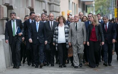 Irene Rigau acompanyada de tot el Govern. 