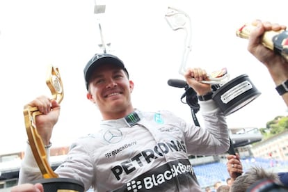 Rosberg celebra su triunfo en Mónaco.