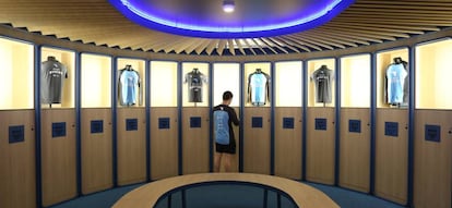 Un jugador en el vestuario del Movistar eSports Center en la Casa del Lector en Matadero (Madrid). 