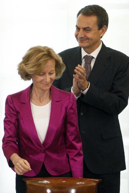 El presidente Zapatero junto a Elena Salgado, ayer en La Moncloa.