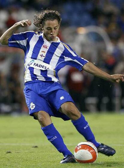 Andrés Guardado lanzando un penalti.