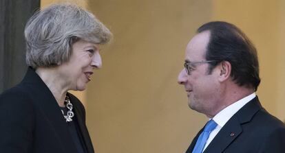Theresa May y François Hollande.