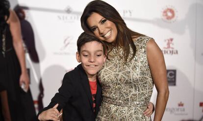 Adrián, con Eva Longoria.