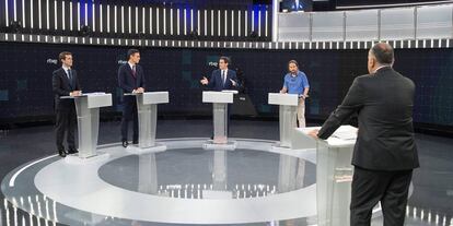 Pablo Casado (PP), Pedro Sánchez (PSOE), Albert Rivera (Cs) y Pablo Iglesias (Unidas Podemos), en el debate de RTVE, moderado por Xabier Fortes.