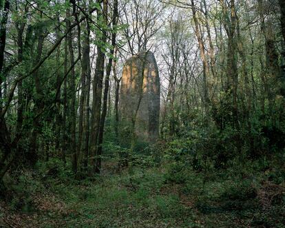 El menhir de Roudou Laerez, en la región de Côtes-d’Armor.