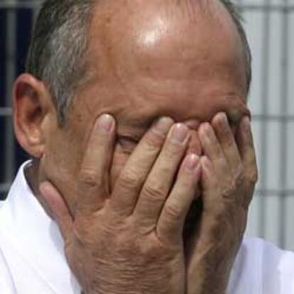 Ron Dennis, el sábado, consternado por las penalizaciones a Fernando Alonso y a su escudería.