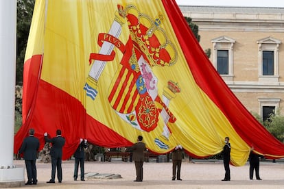 Izado solemne de bandera por la festividad de San Isidro en la plaza madrileña de Colón, el pasado 15 de mayo.