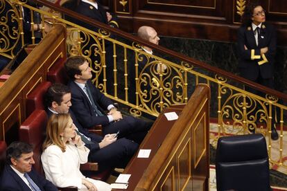 El president del PP, Pablo Casado, al costat del secretari general del partit, Teodoro García Egea, i la fins ara presidenta del Congrés, Ana Pastor.