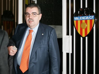 El expresidente del Valencia CF  Juan Bautista Soler en las oficinas del club.