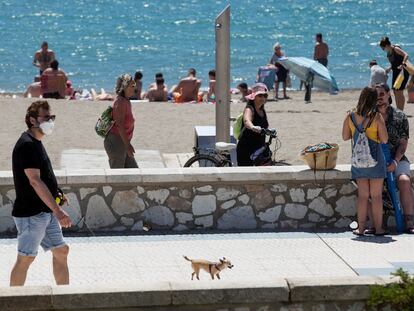 Ambiente en una playa de Málaga.