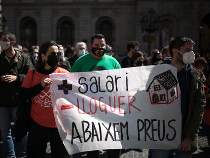 Manifestación de la Plataforma de Afectados por la Hipoteca en la plaza Sant Jaume de Barcelona, el pasado mes de marzo.