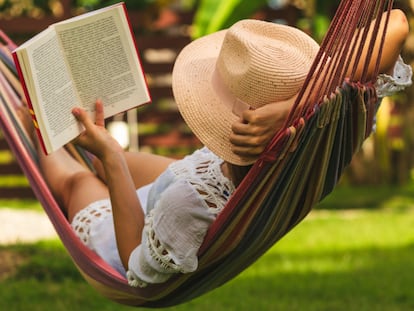 Las hamacas colgantes tienen una forma curvada que se adapta al cuerpo brindando comodidad. GETTY IMAGES.