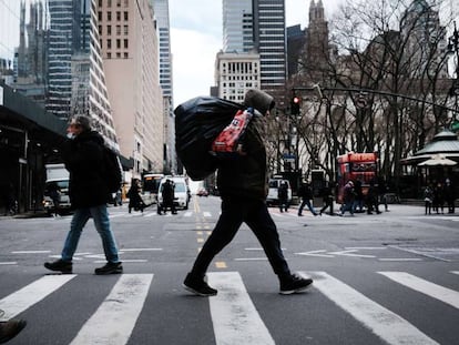 Nueva York todavía sufre la falta de turistas y trabajadores que no han regresado desde el brote de la pandemia.