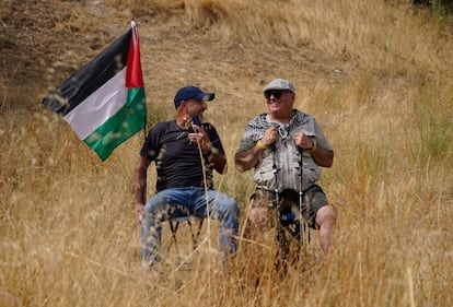 Manifestantes propalestinos en los alrededores de Robledo de Chavela, este sábado. 