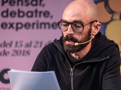 Eloy Fernández Porta interviene en la Bienal de Pensamiento de Barcelona, en 2018.