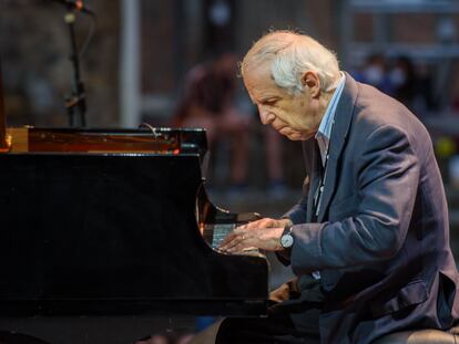 Franco D’Andrea, este miércoles en la Plaza de la Trinidad de San Sebastián en su concierto con Dave Douglas.