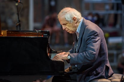 Franco D’Andrea, este miércoles en la Plaza de la Trinidad de San Sebastián en su concierto con Dave Douglas.