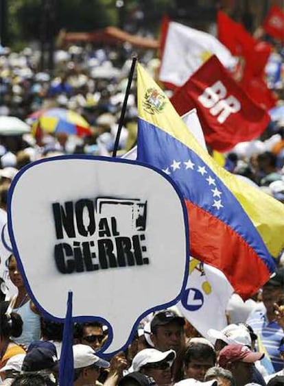 Manifestación en contra la decisión del gobierno de Hugo Chávez de no renovar el permiso para el uso de la frecuencia de Radio Caracas Televisión (RCTV)