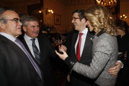 El <i>lehendakari,</i> Patxi López, con la ministra Cristina Garmendia en el Foro Abc.