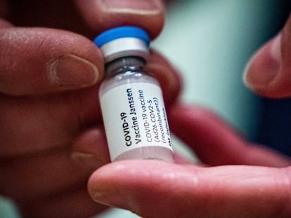 Johnson & Johnson recorta a la mitad las entregas de vacunas previstas esta semana en Europa