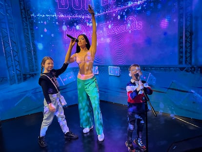 Figura de cera de la cantante Dua Lipa en el museo de cera Madame Tussauds.