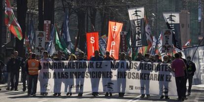 Cabeza de la manifestación celebrada hoy en Bilbao.