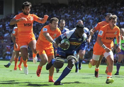 Siya Kolisi en un partido de rugby disputado en Ciudad del Cabo el pasado febrero. 