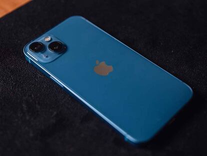 Imagen de un iPhone azul