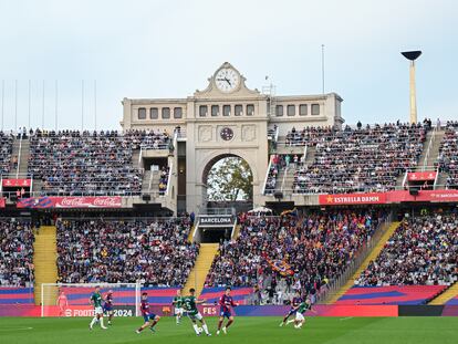 El FC Barcelona juega contra el Alavés en el Estadi Olímpic Lluís Companys de Montjuïc. David Ramos/Getty Images