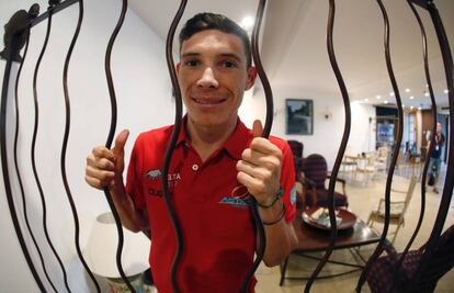 El ciclista colombiano del Astana, Miguel Ángel López, apodado Superman