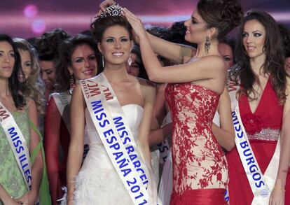 Andrea Huisgen junto a Miss España 2010 Paula Guillo, el certamen Miss España 2011, en Sevilla.