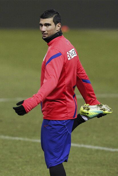 Reyes, durante un entrenamiento con el Atlético.