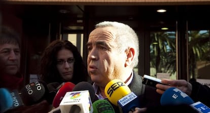 El empresario Ángel Fenoll a las puertas de los juzgados.