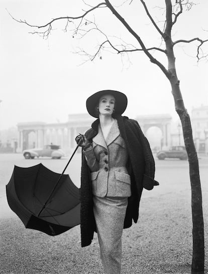 Wenda Parkinson, Hyde Park Corner. Vogue britânica, Fevereiro de 1951.