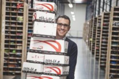 Xavier Pladellorens, en el centro logístico de Deporvillage.